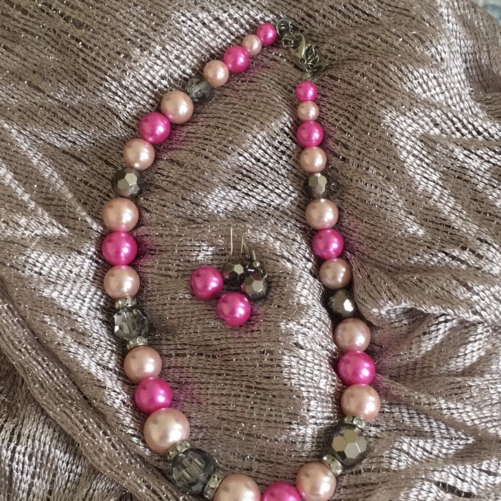 Gorgeous pink and metallic necklace & earrings